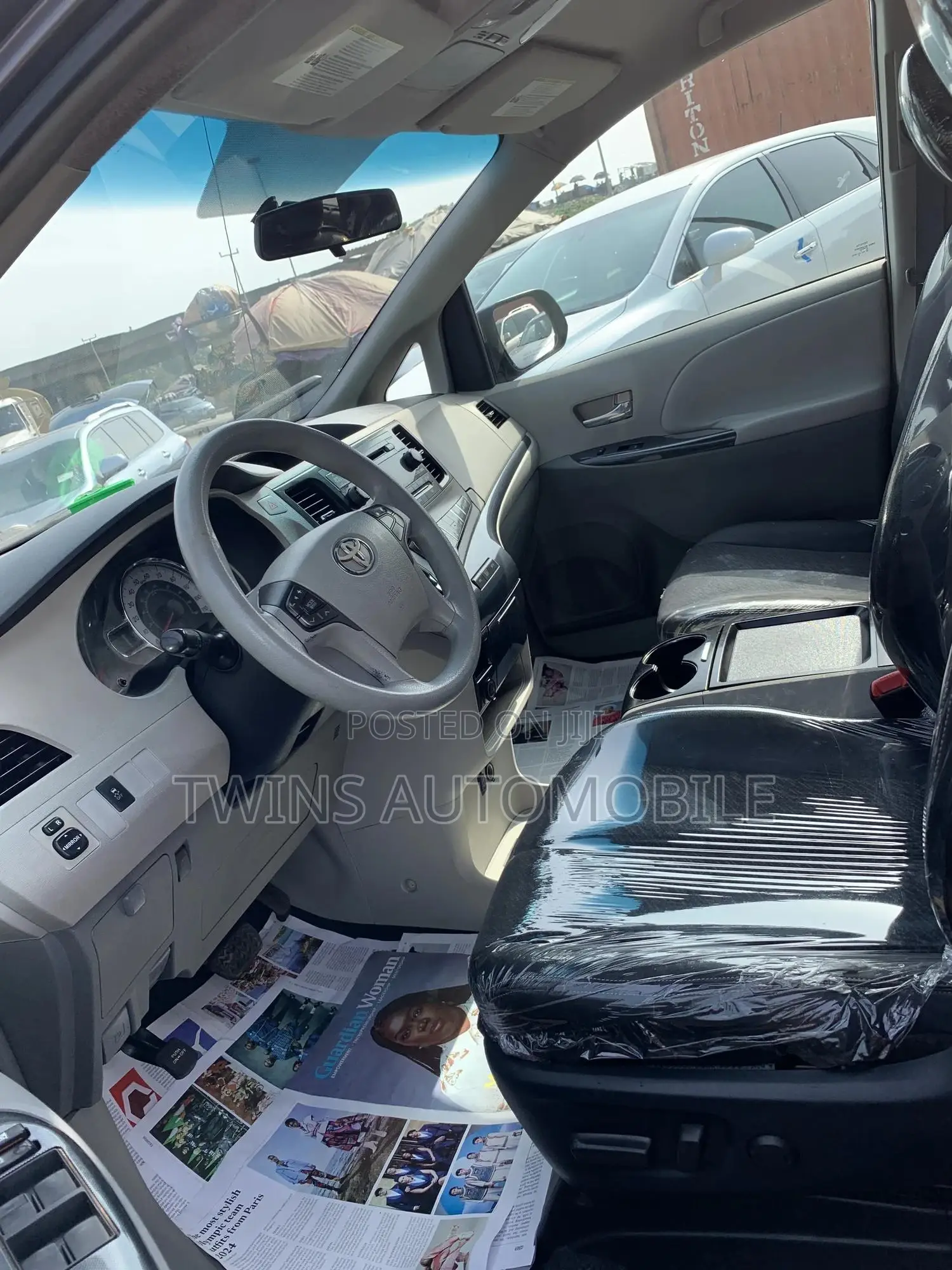 Toyota Sienna SE 8 Passenger 2012 Gray
