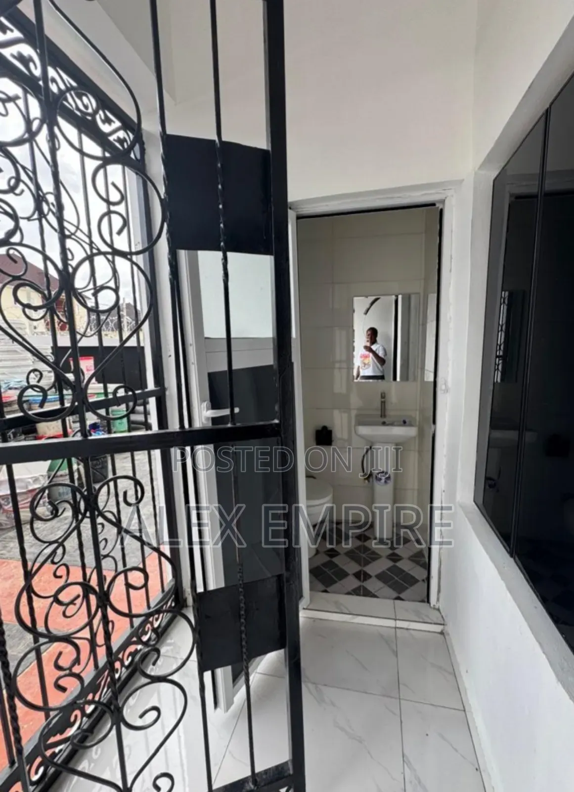 Mini Flat in Ago Palace for rent