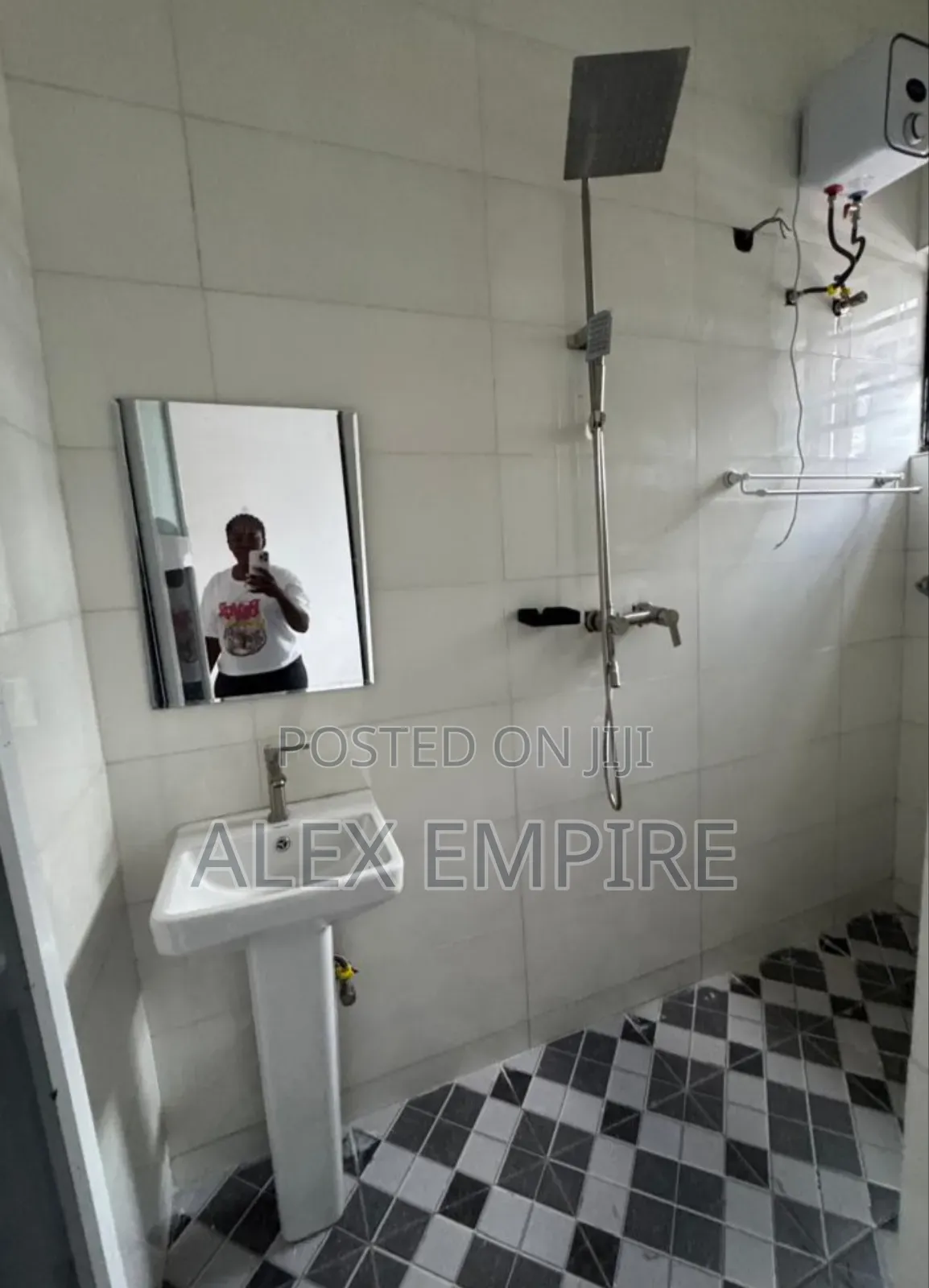 Mini Flat in Ago Palace for rent