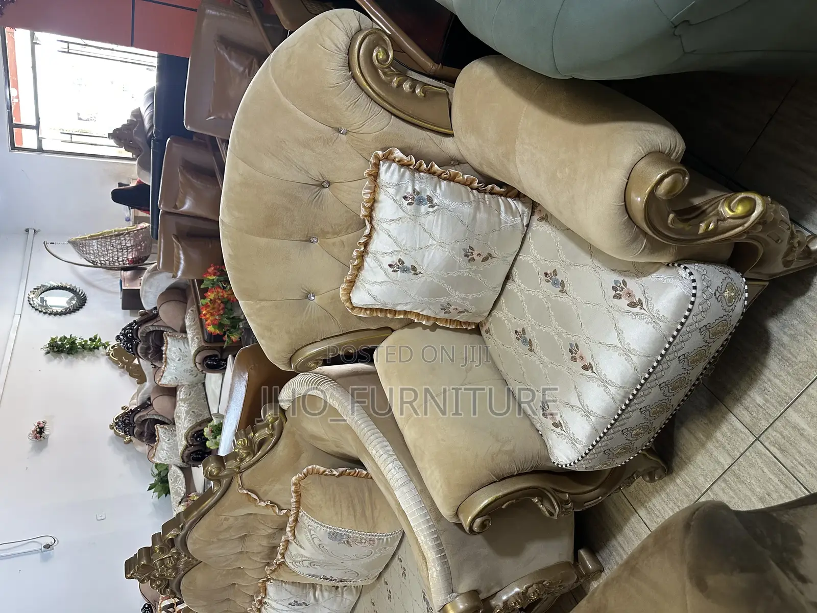 Royal Sofa 