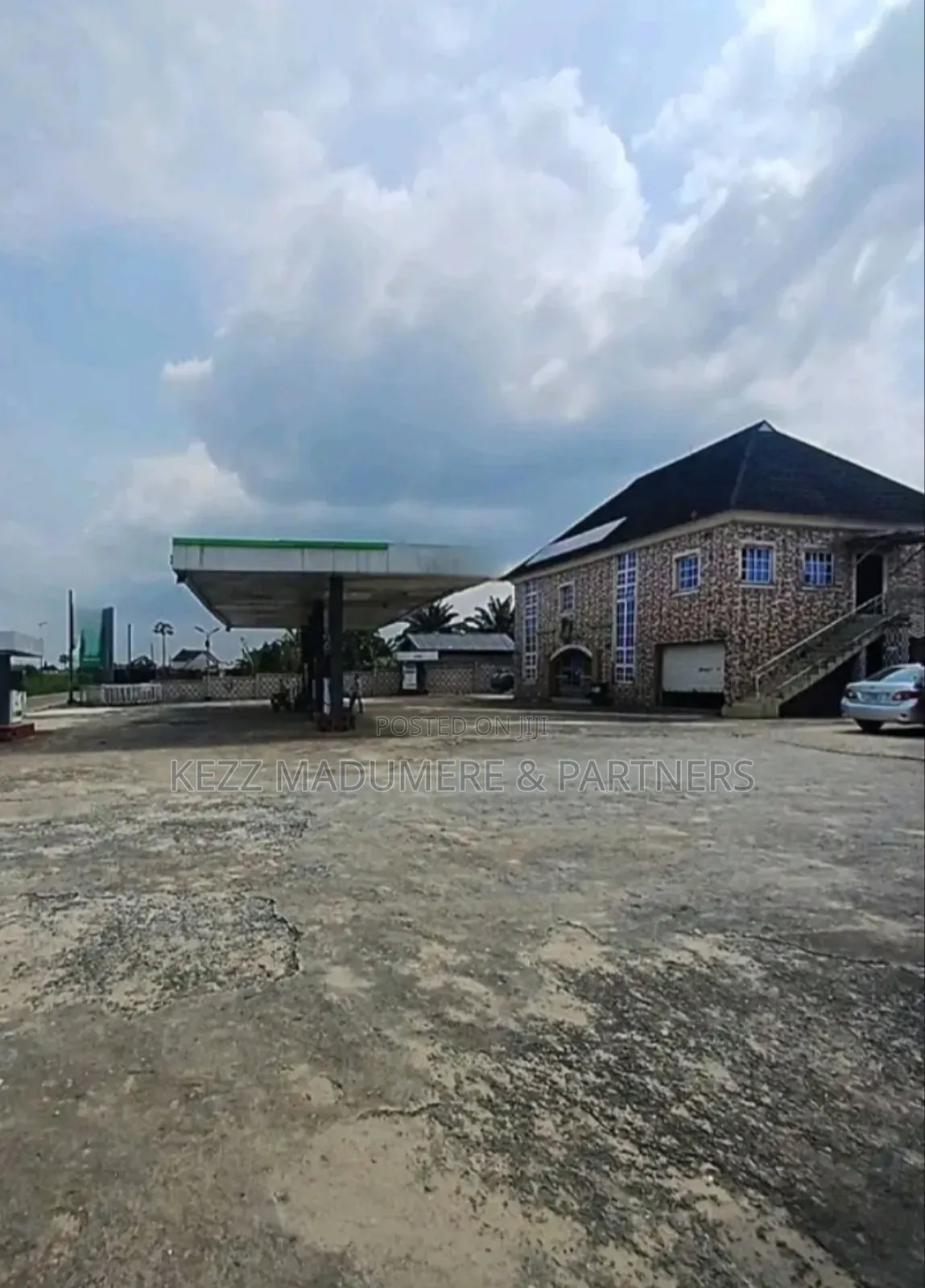 For Sale: Functional Standard Filling Station