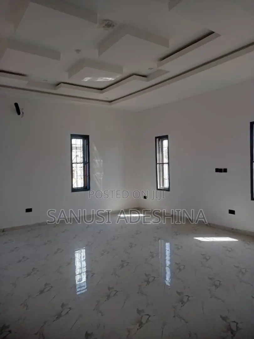 5bdrm Duplex in Guzape District for sale