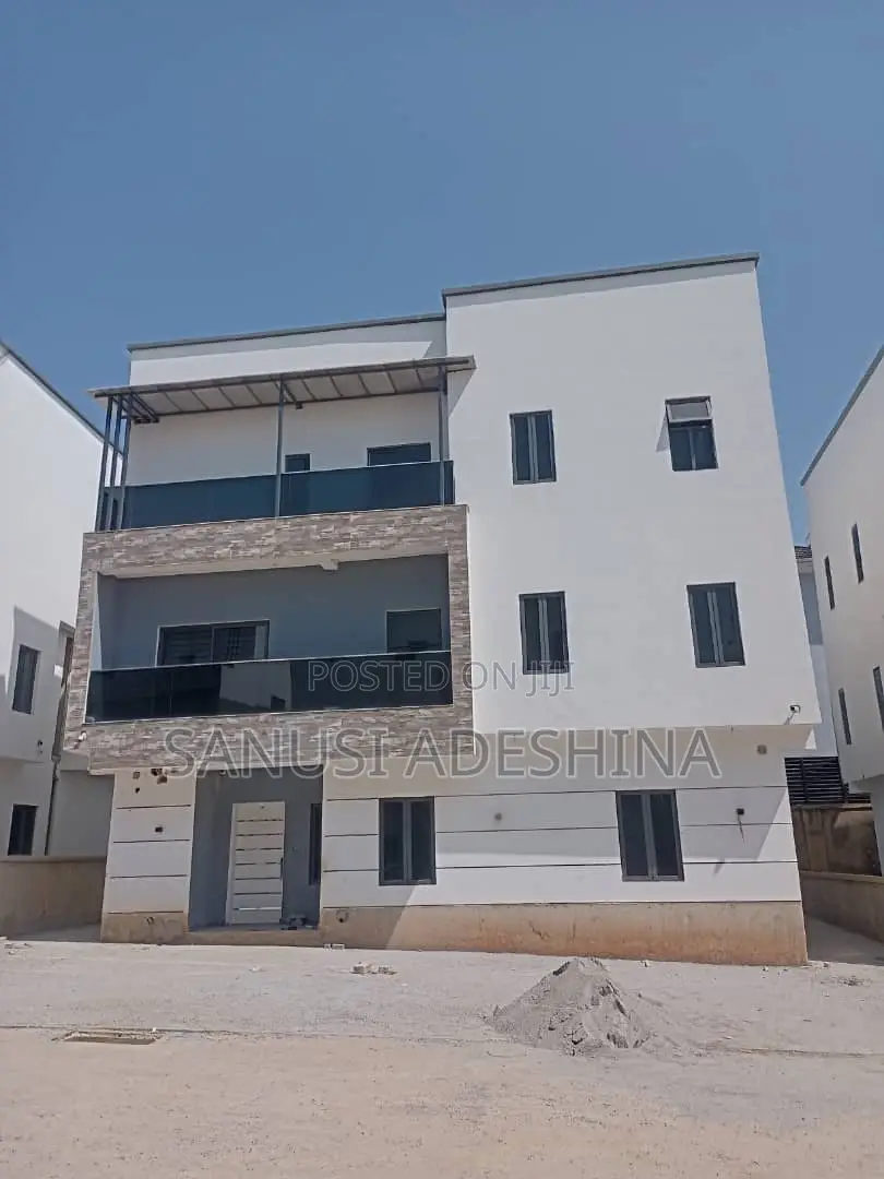 5bdrm Duplex in Guzape District for sale