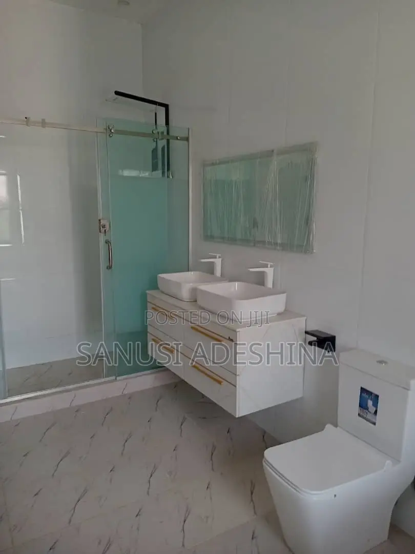 5bdrm Duplex in Guzape District for sale