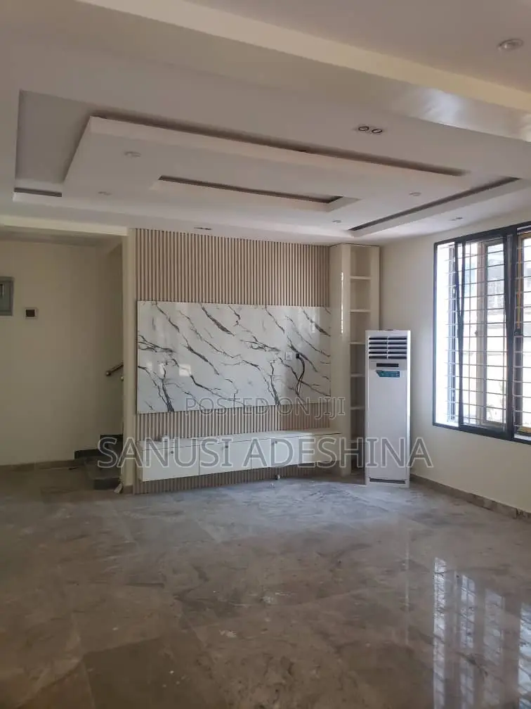 5bdrm Duplex in Guzape District for sale