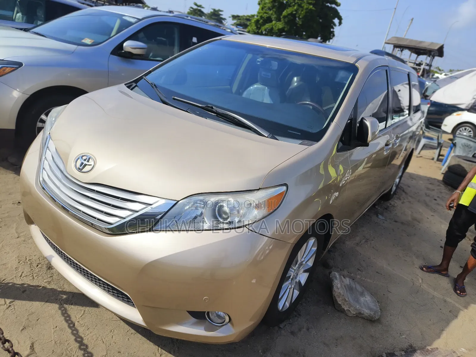 Toyota Sienna Limited AWD 7-Passenger 2013 Gold