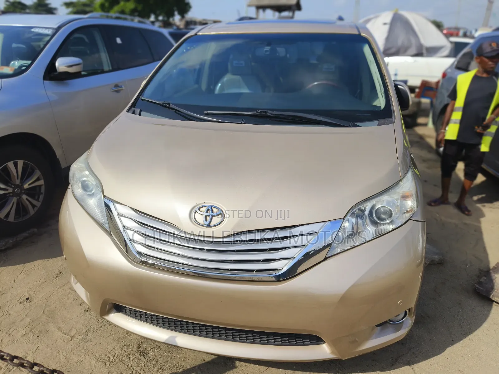 Toyota Sienna Limited AWD 7-Passenger 2013 Gold