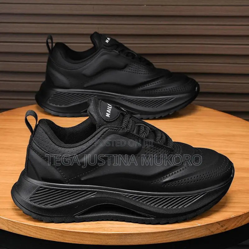 Quality Stock Fashion Sneakers