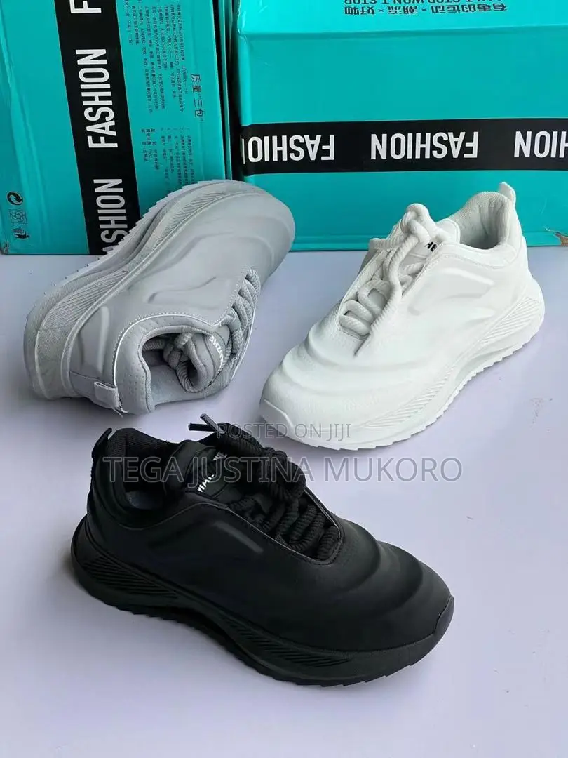 Quality Stock Fashion Sneakers