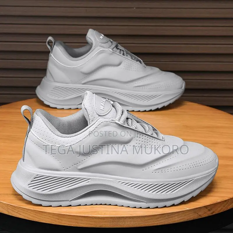 Quality Stock Fashion Sneakers