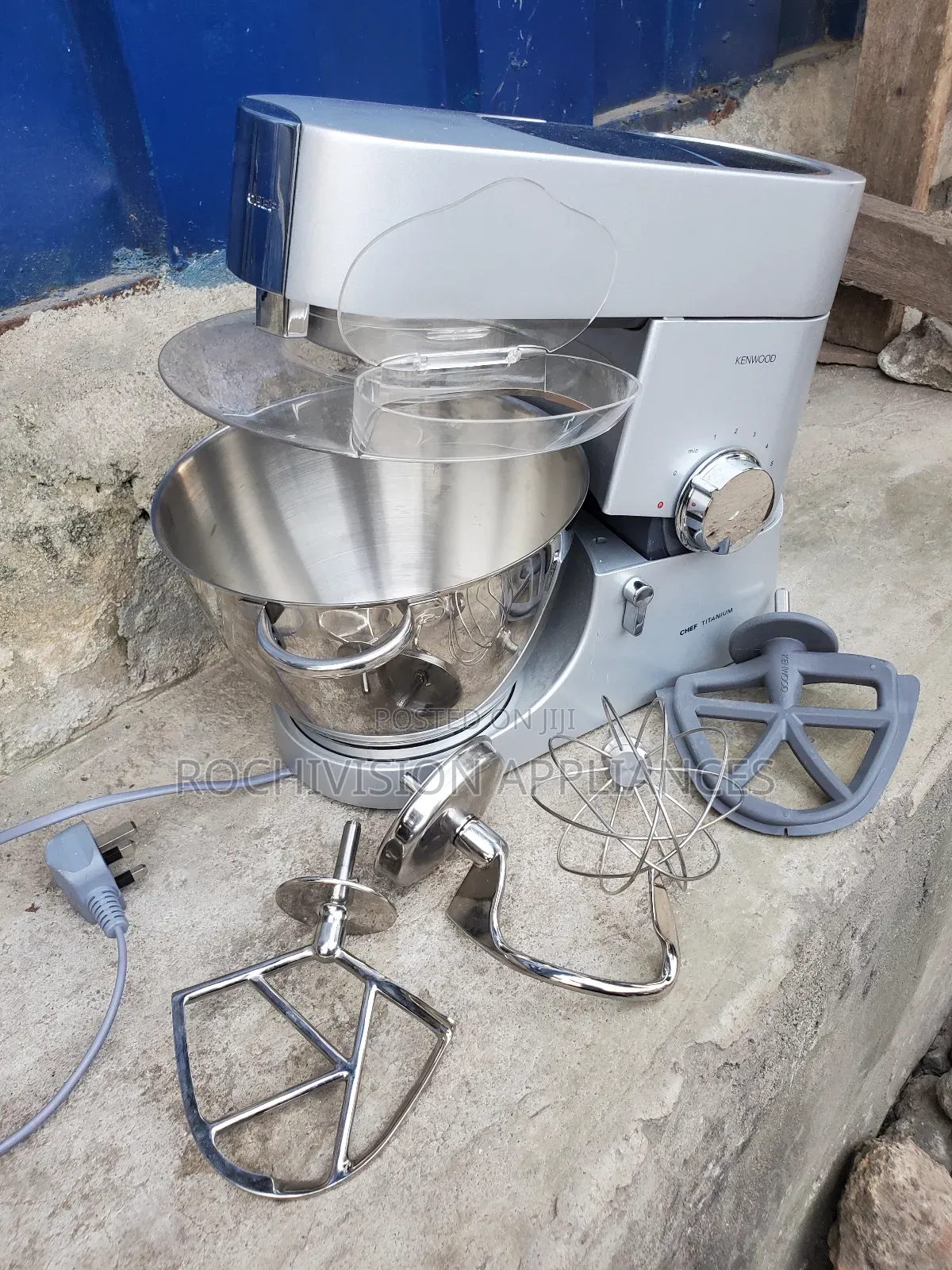 Kenwood Chef Titanium 1400watts Kenwood Dough Mixer