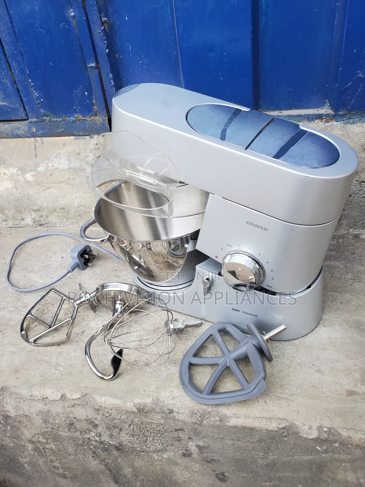 Kenwood Chef Titanium 1400watts Kenwood Dough Mixer