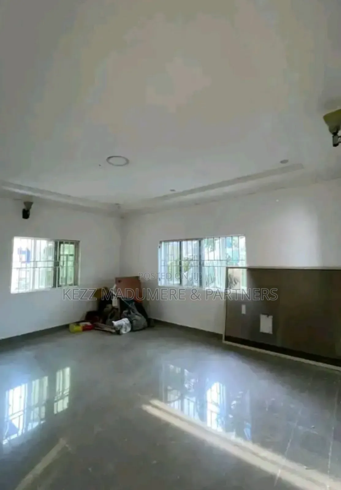 5bdrm Duplex in Stadium Road , Port for sale