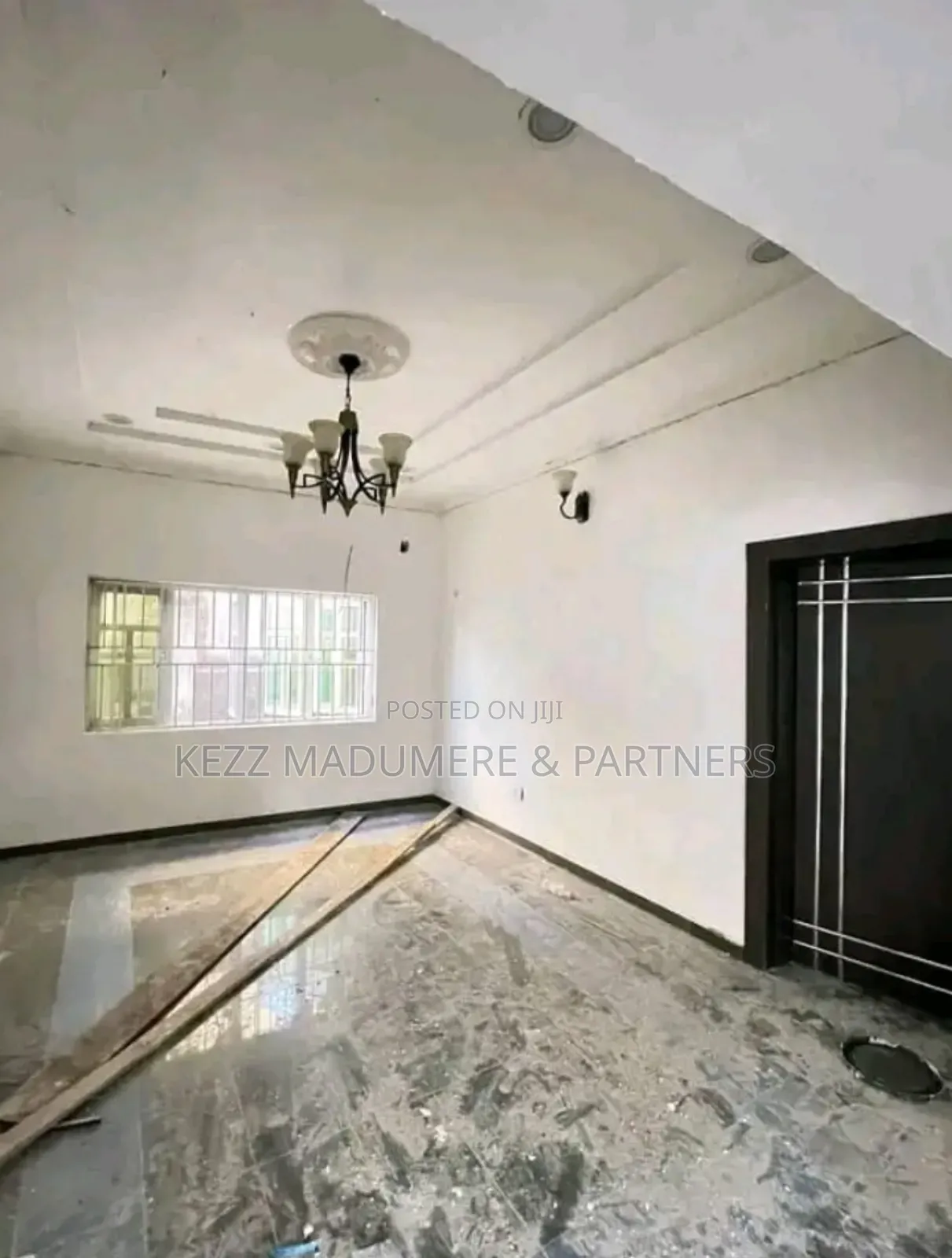 5bdrm Duplex in Stadium Road , Port for sale