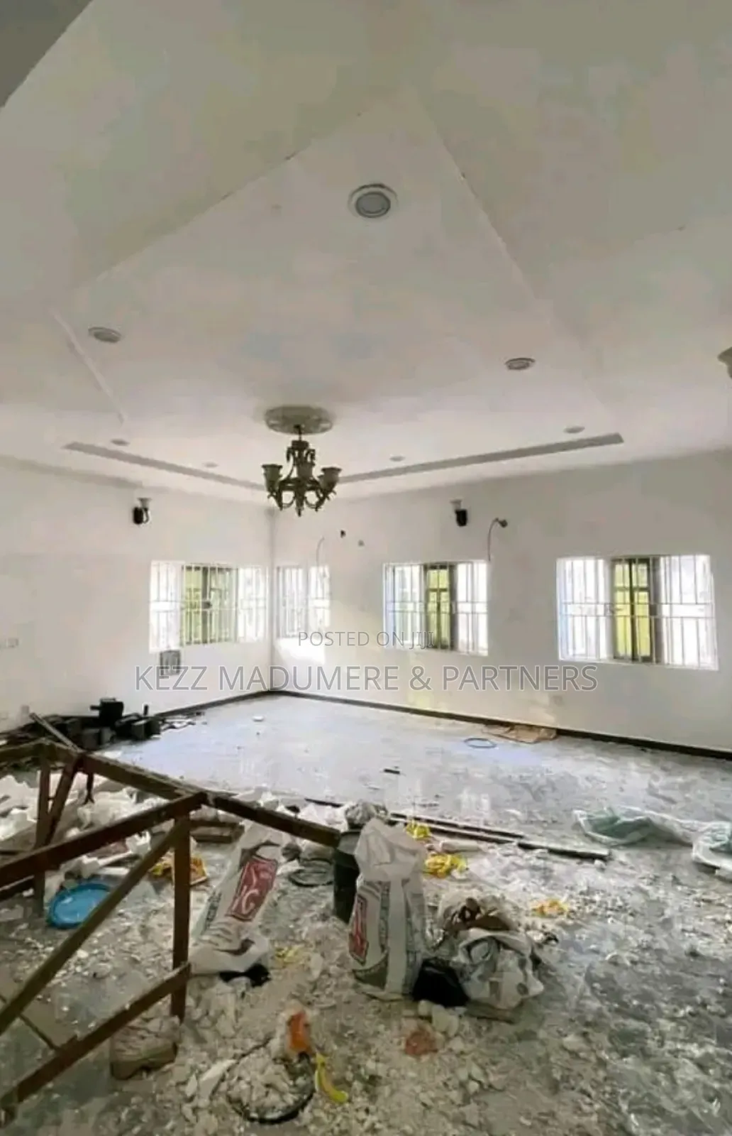 5bdrm Duplex in Stadium Road , Port for sale