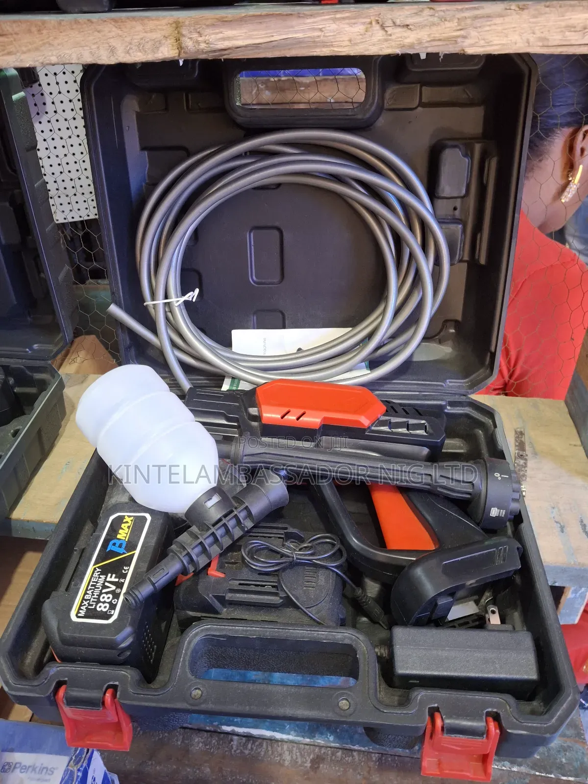 Pressure Wash With 2 Batteries