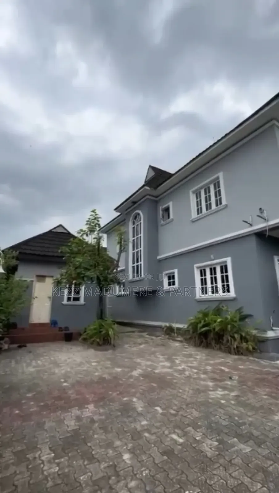 8bdrm Duplex in Dr Peter Odili , for sale