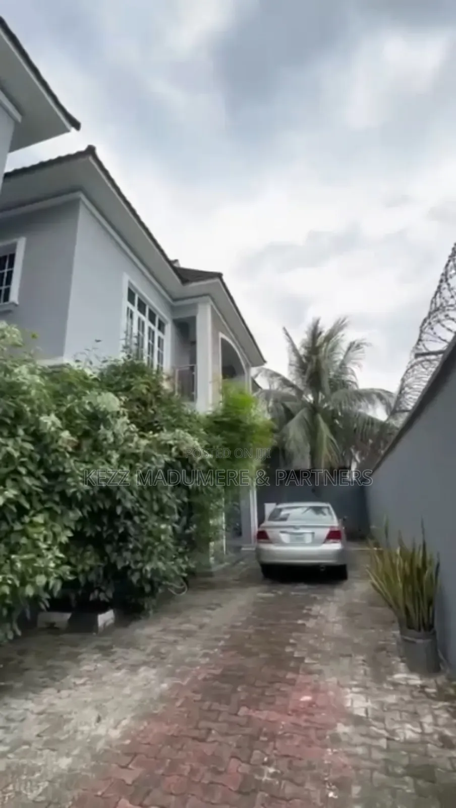 8bdrm Duplex in Dr Peter Odili , for sale