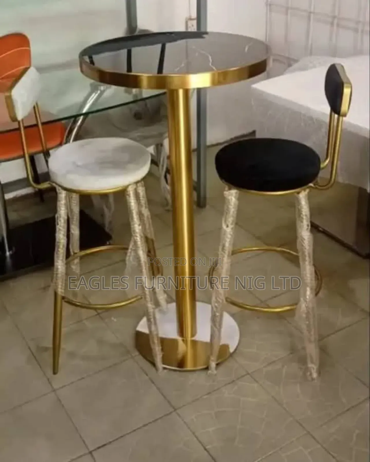 Luxury Quality Wine Table and Wine Bar Stool