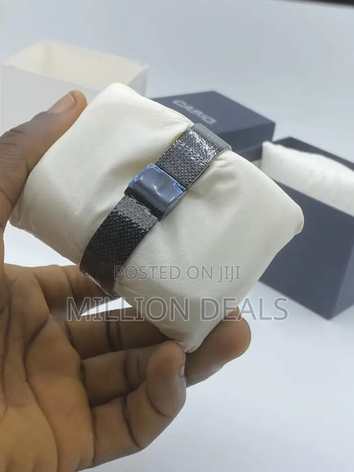 Black Meshed Luxe Men's Bracelet Strap Wrist Watch