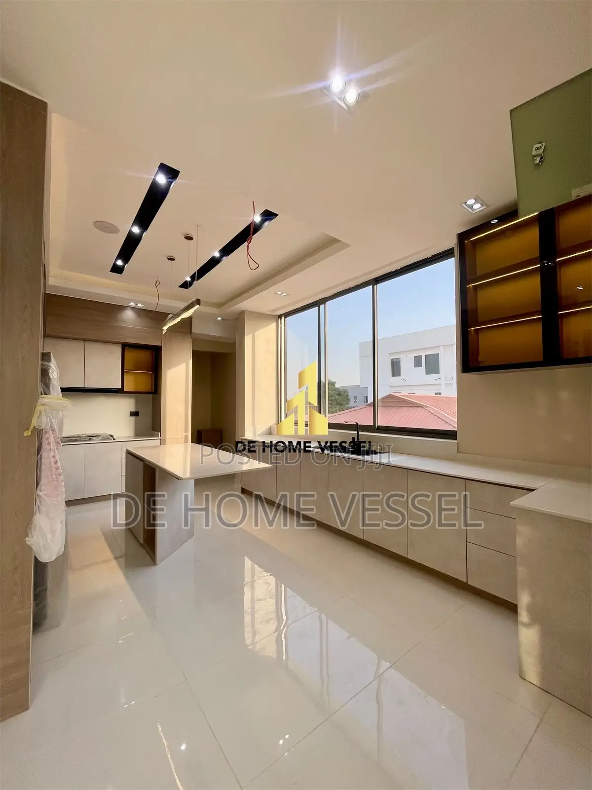 4bdrm Maisonette in Lekki Phase 1 for sale