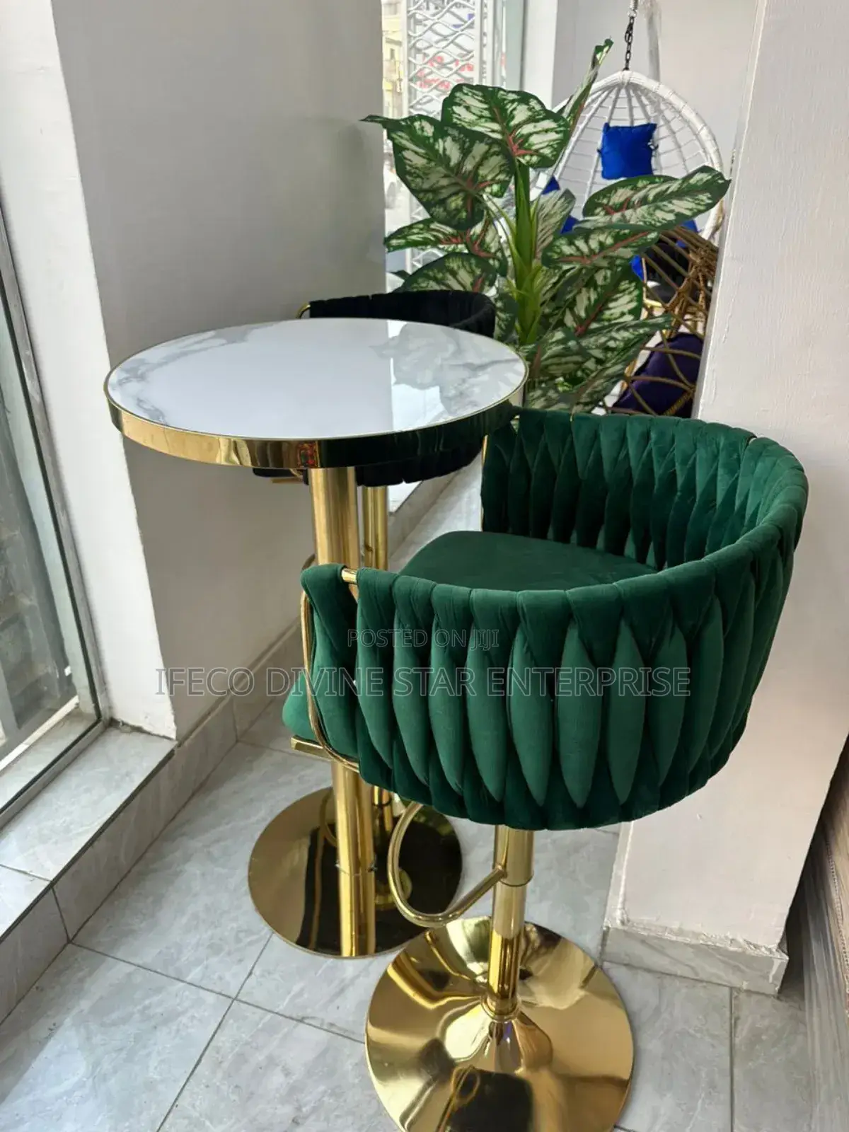 Hangout Table and Chair