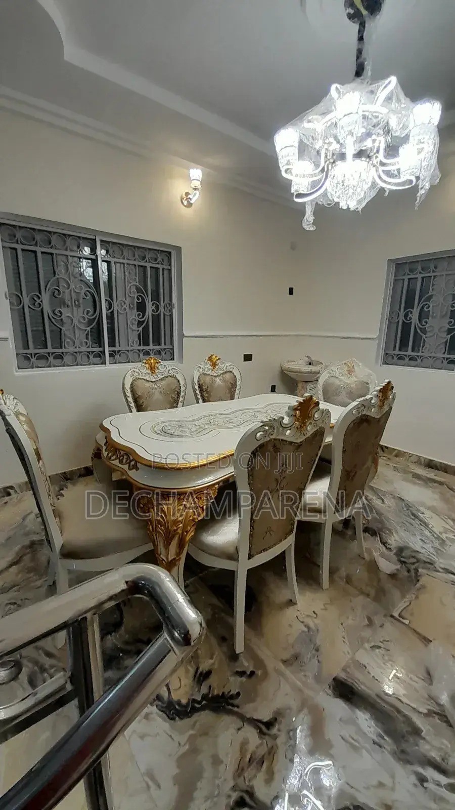 Royal Dining Table