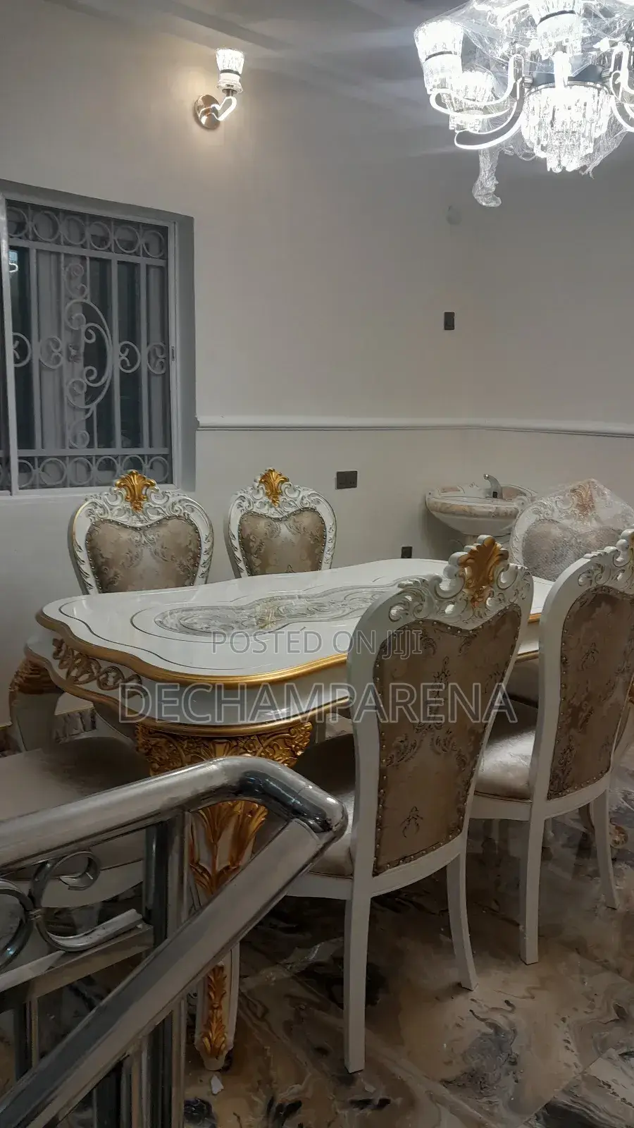 Royal Dining Table