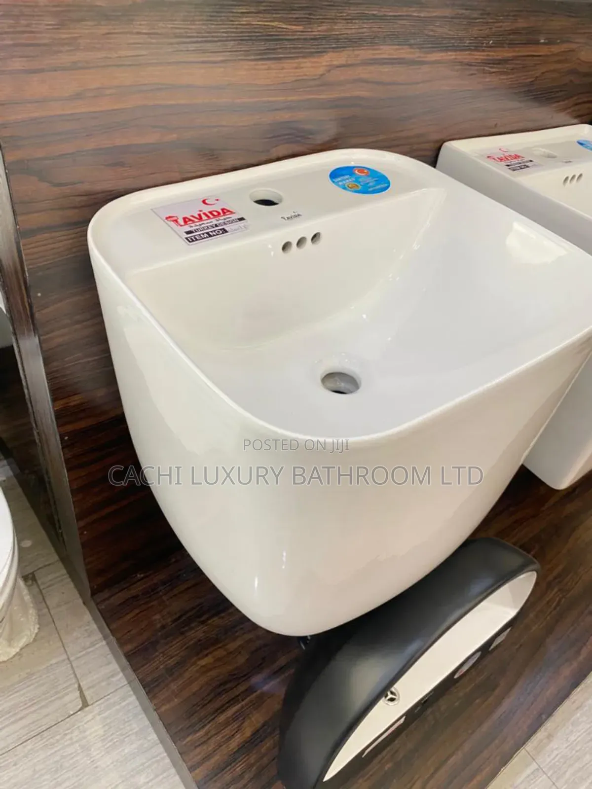White Hanging Basin