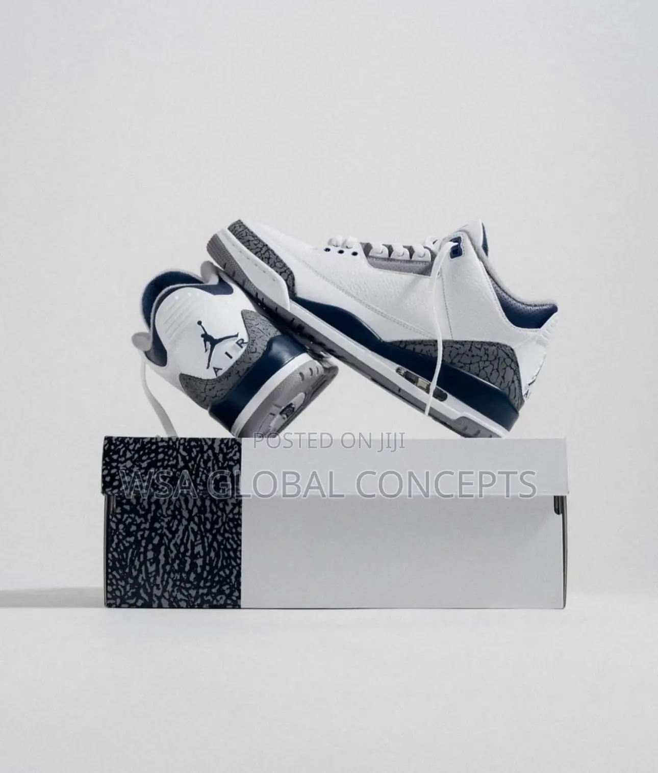 Air Jordan Retro Midnight Navy Sneakers