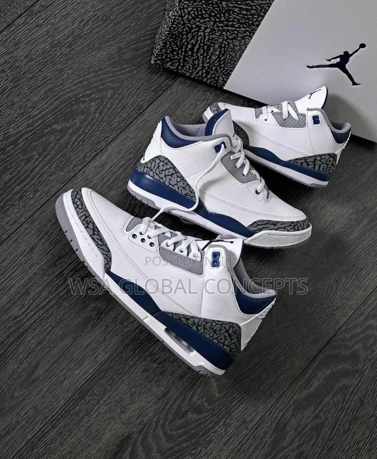 Air Jordan Retro Midnight Navy Sneakers