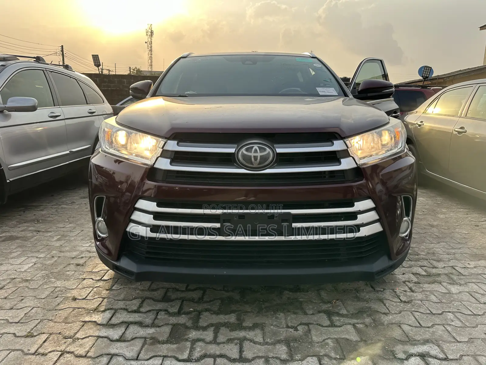 Toyota Highlander XLE 4x4 V6 (3.5L 6cyl 8A) 2018 Red