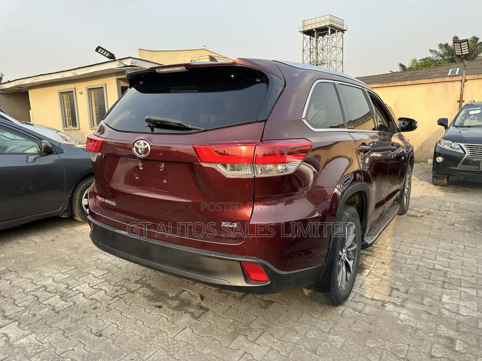 Toyota Highlander XLE 4x4 V6 (3.5L 6cyl 8A) 2018 Red