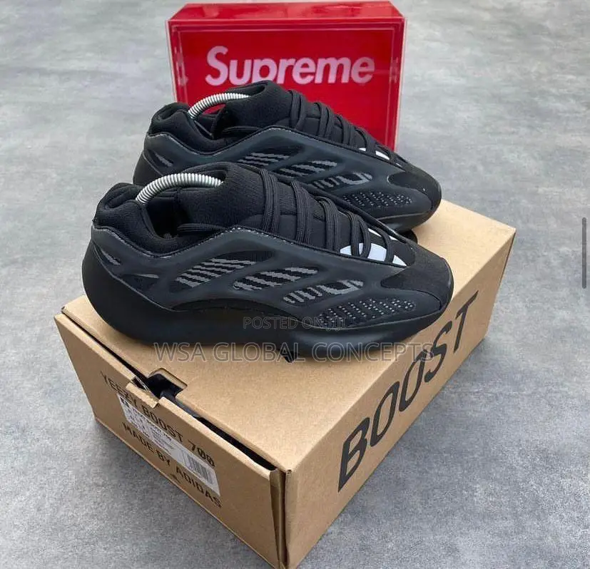 High Quality Adidas Yeezy Boost 350 Sneakers