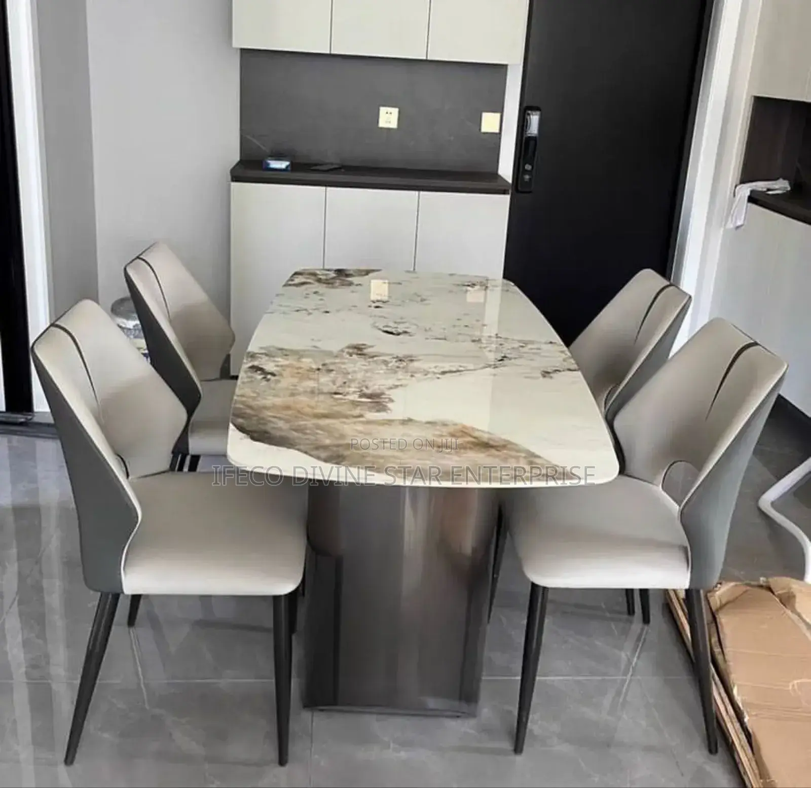 6-Seater Extendable Dining for Large Families
