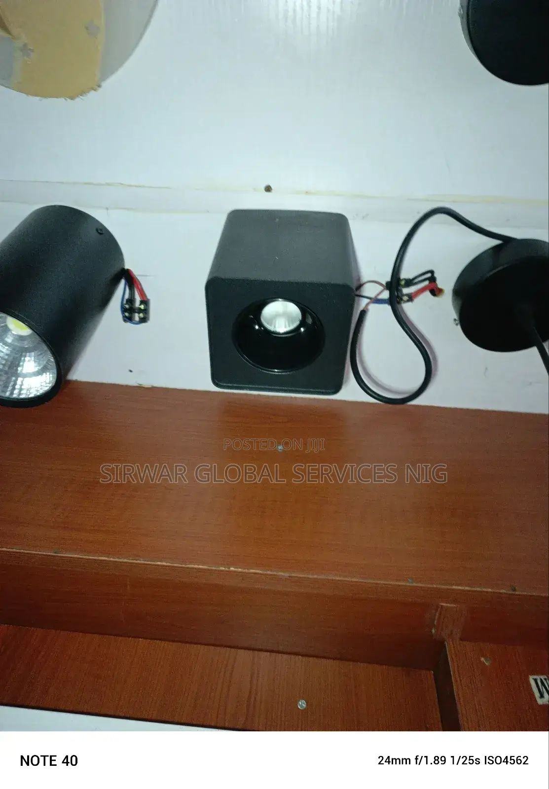 Cantilever Spot Light