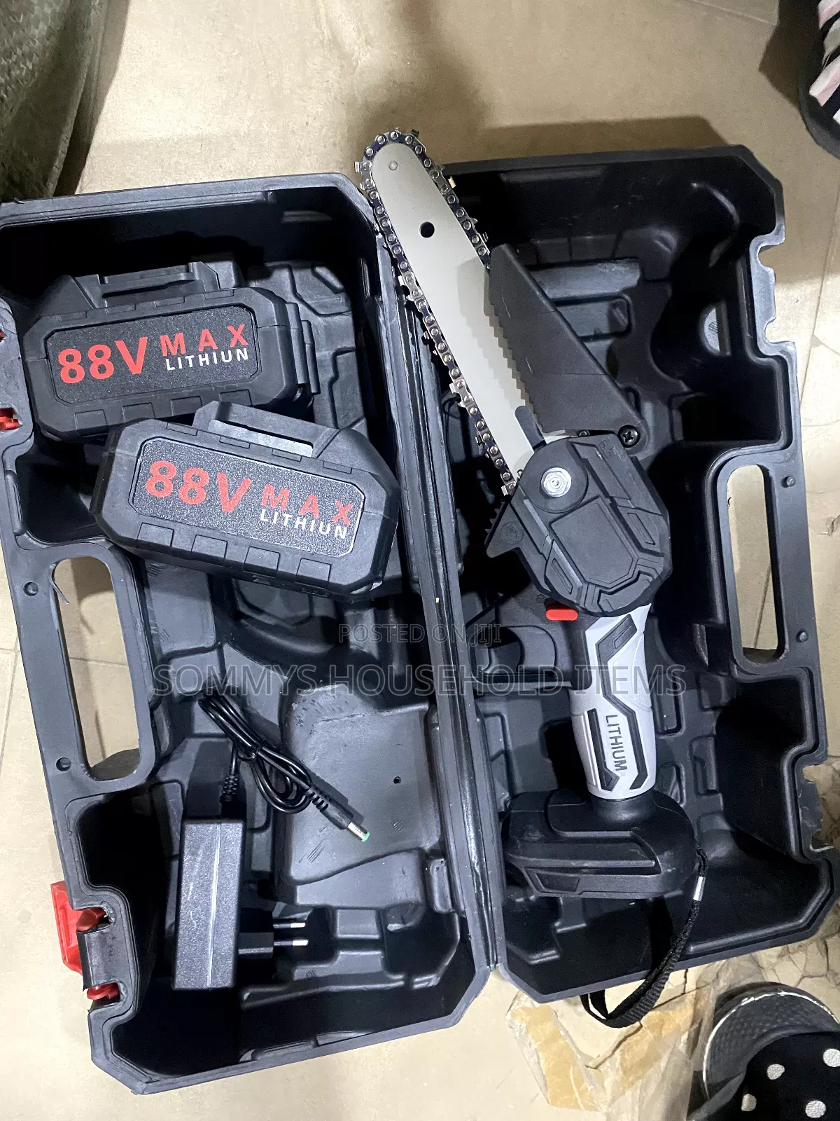 Rechargeable Chainsaw Machine With 2 Batteries