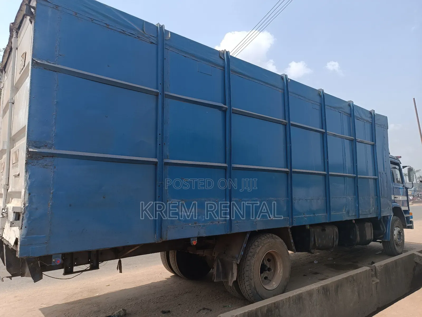 Truck Trailer Available to Transport Your Goods