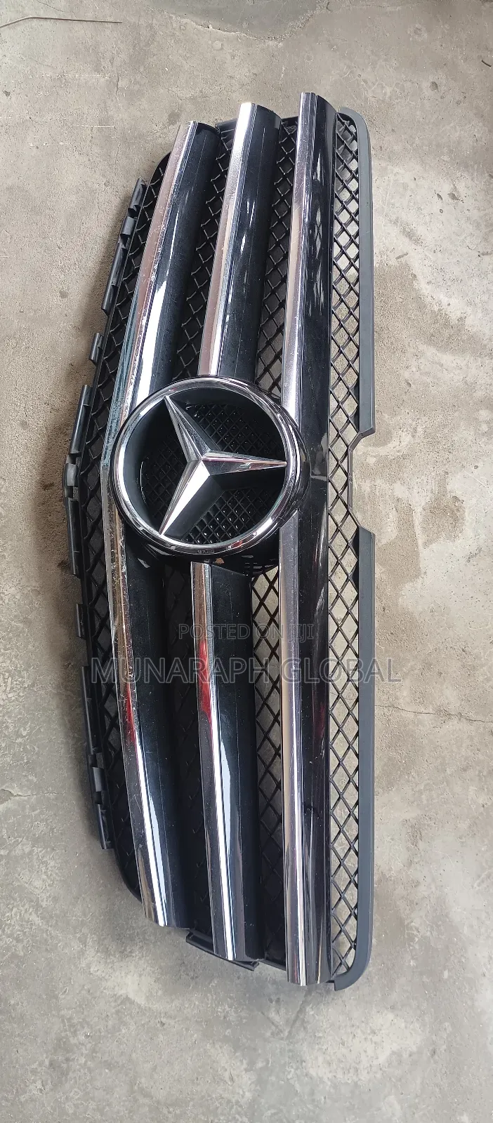 2011 Model Mercedes Benz R350 Front Grille.