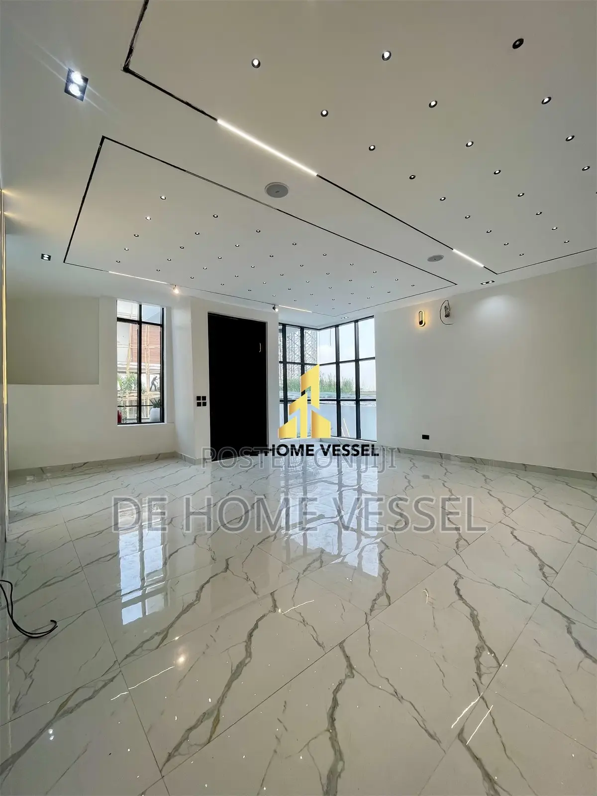 5bdrm Duplex in Chevron for sale
