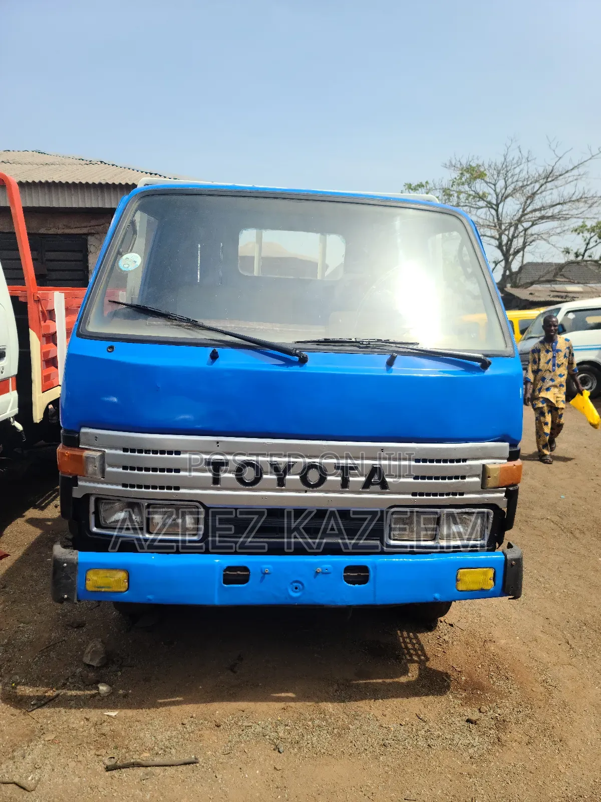 Toyota Dyna 200 Long Chasis With 2RZ Engine 6 Tyres