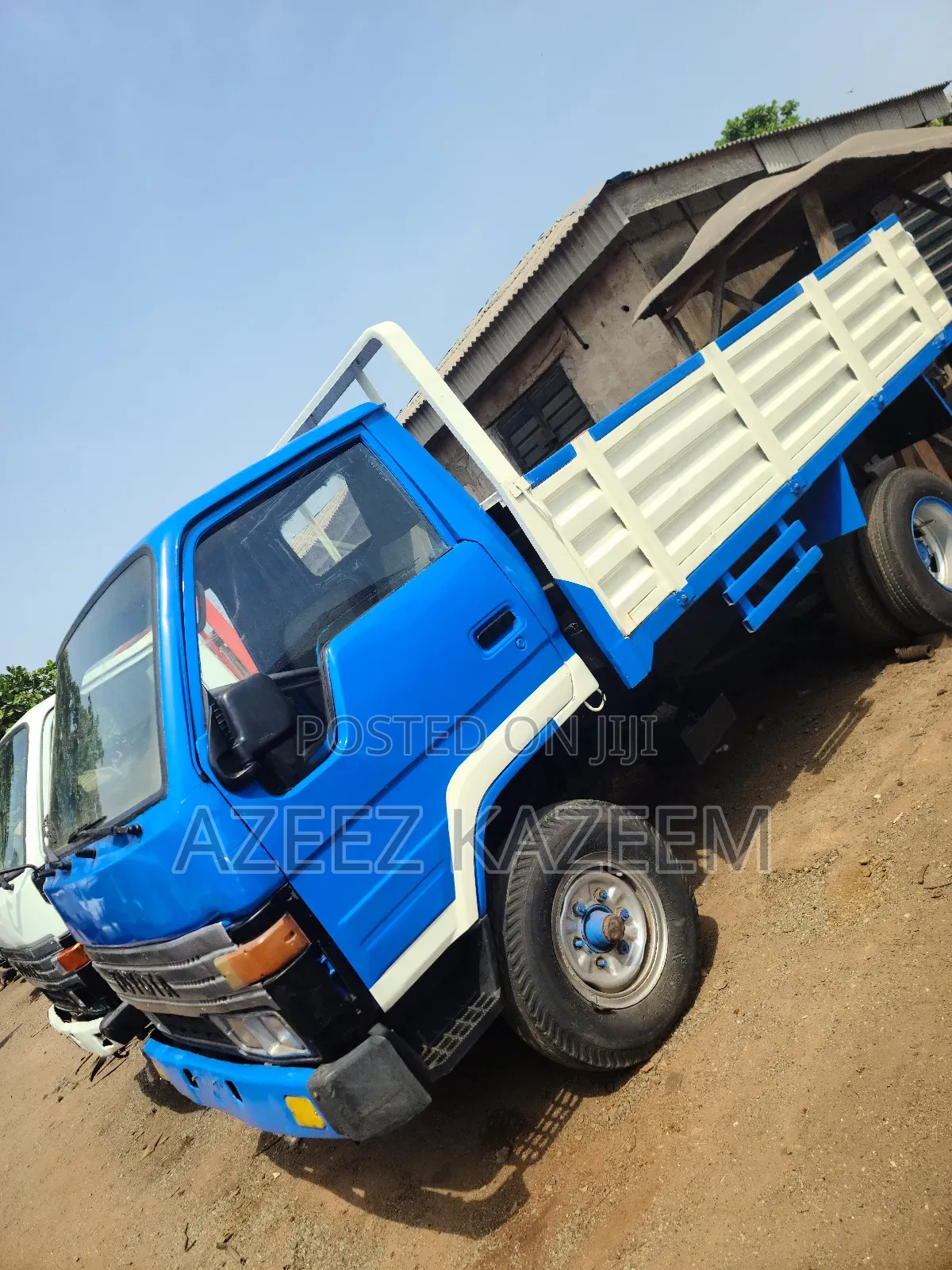Toyota Dyna 200 Long Chasis With 2RZ Engine 6 Tyres