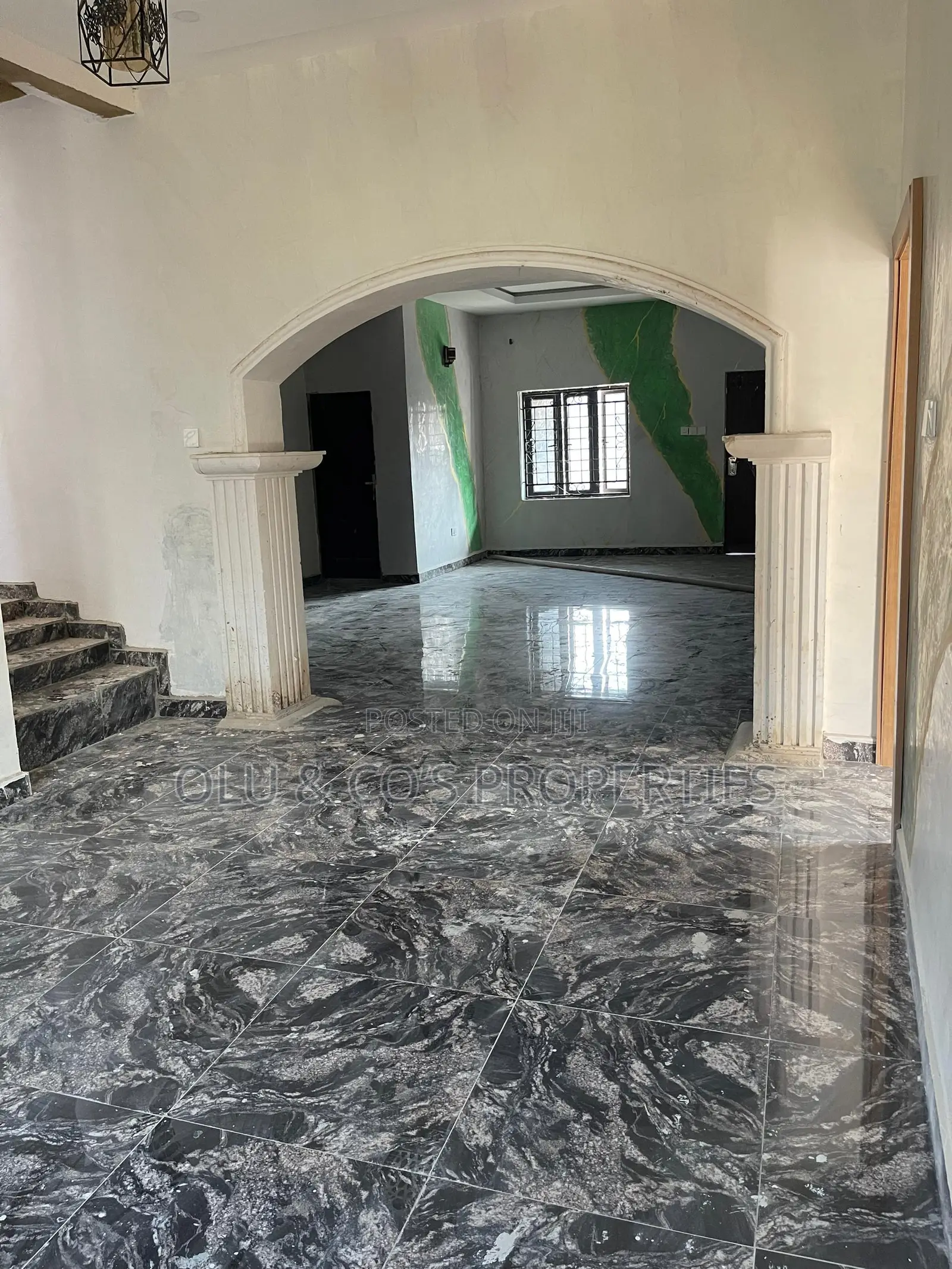 5bdrm Duplex in Nut District for sale