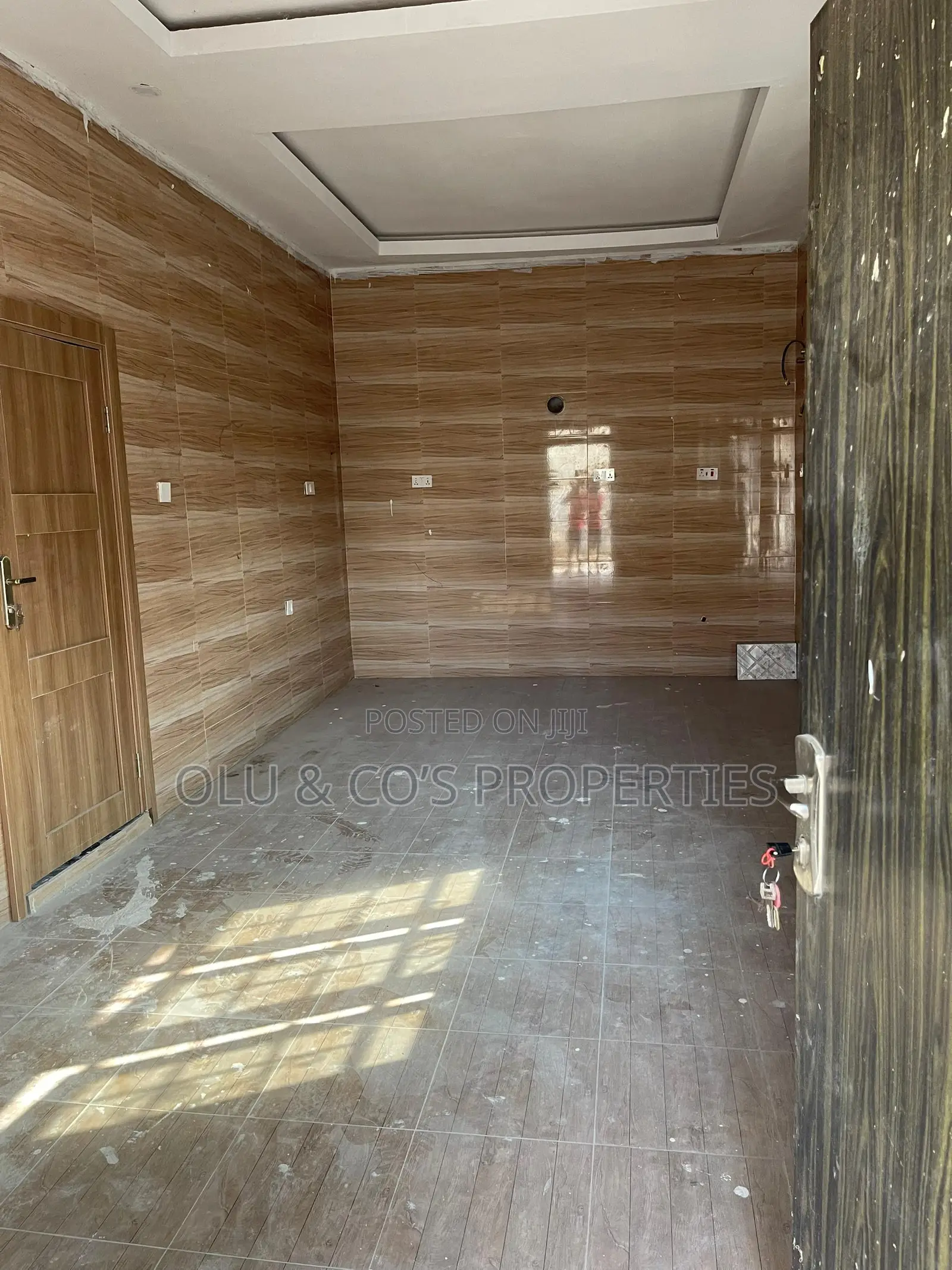 5bdrm Duplex in Nut District for sale