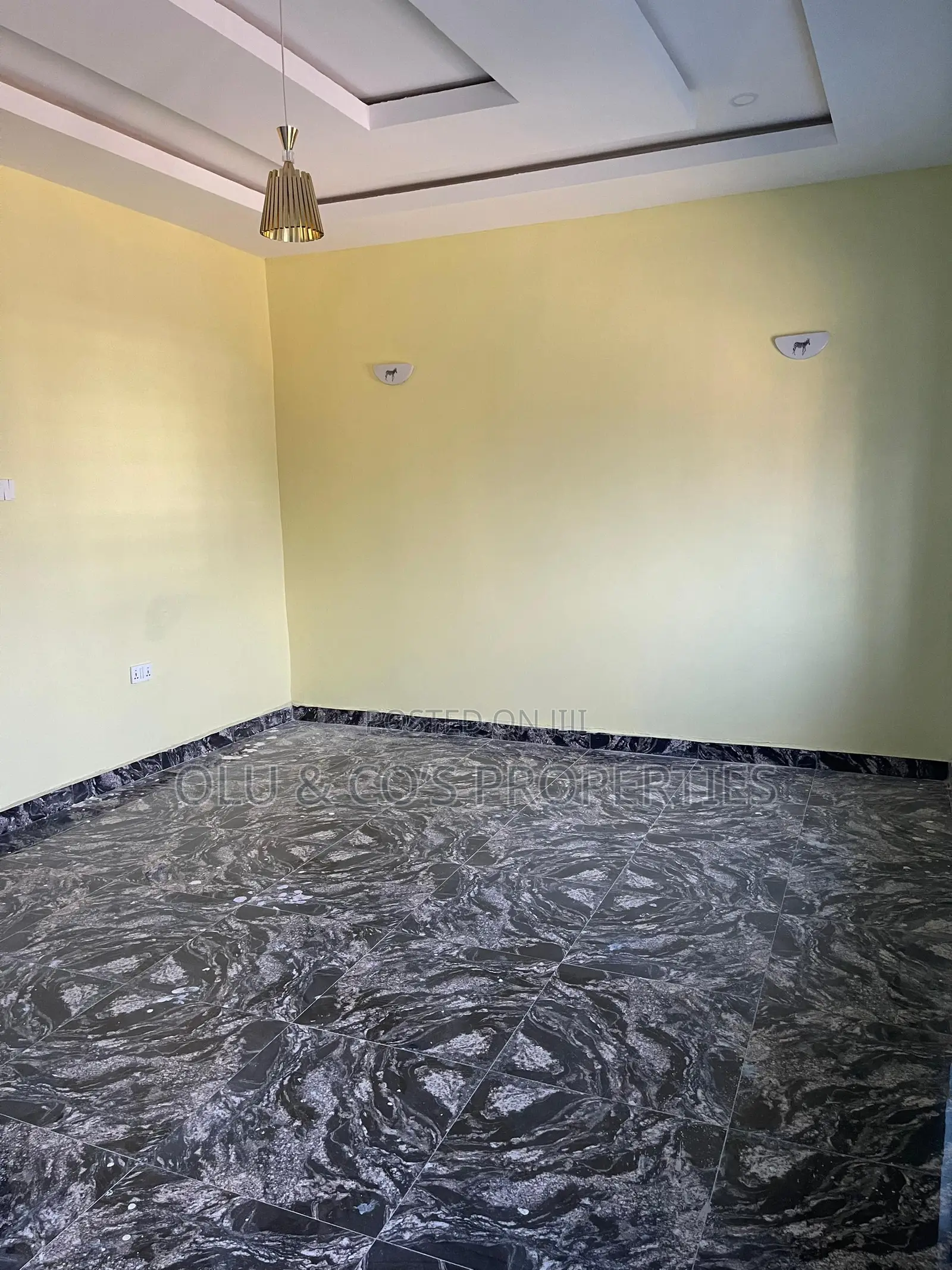 5bdrm Duplex in Nut District for sale