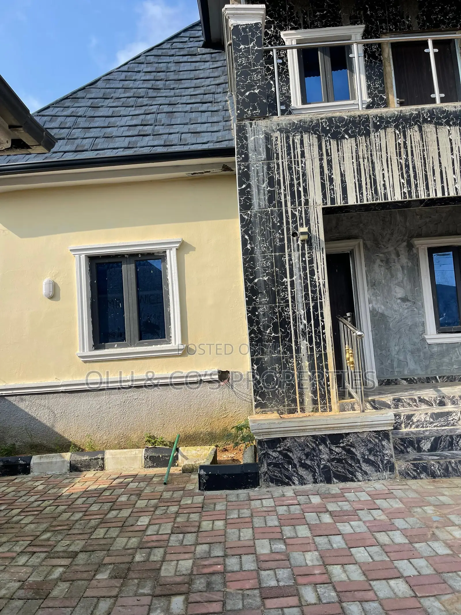 5bdrm Duplex in Nut District for sale