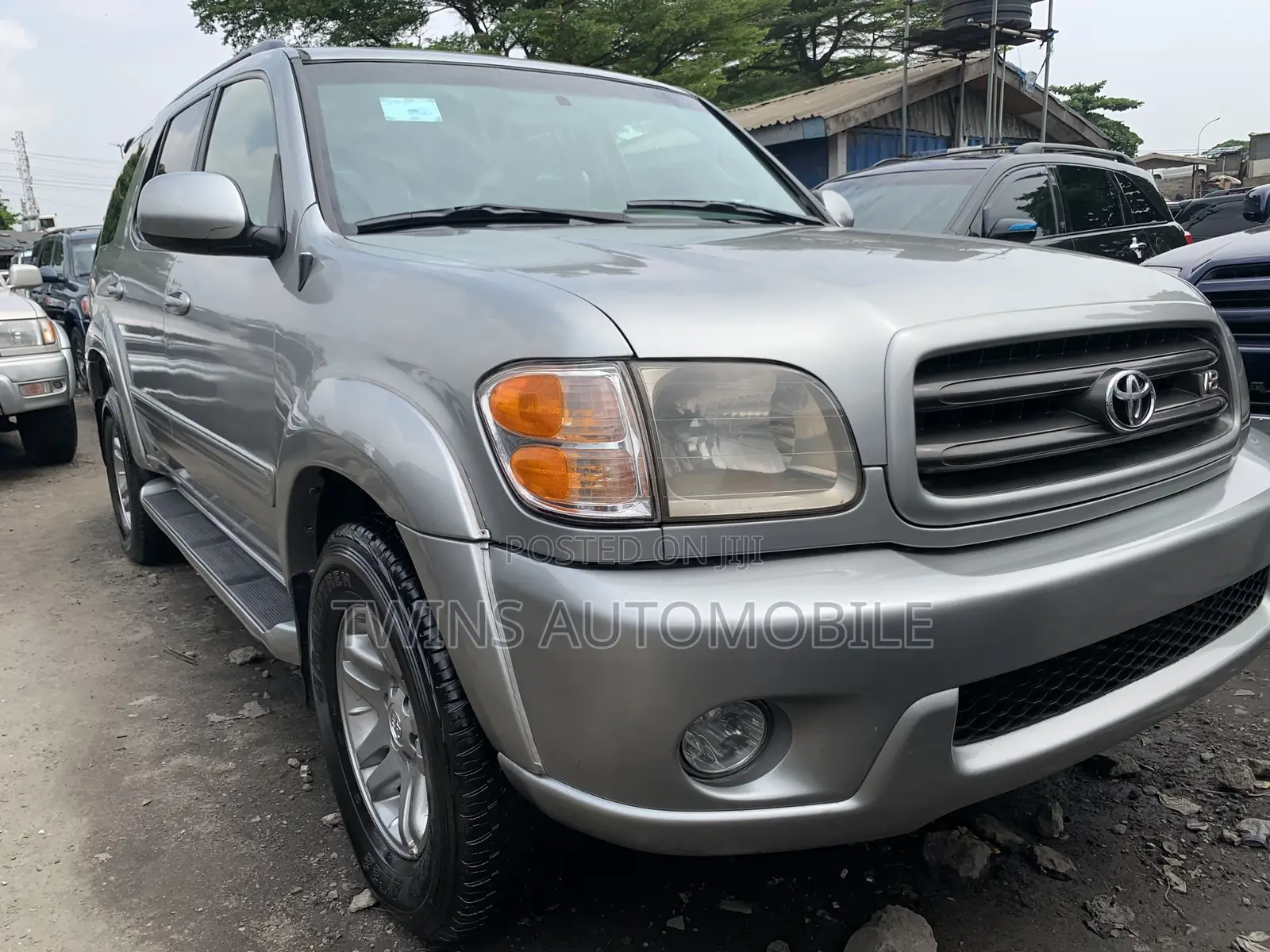 Toyota Sequoia 2004 Silver