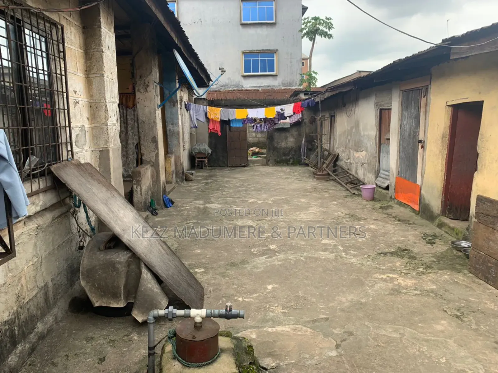 10bdrm Bungalow in Ehi Road , Aba, Abia for sale