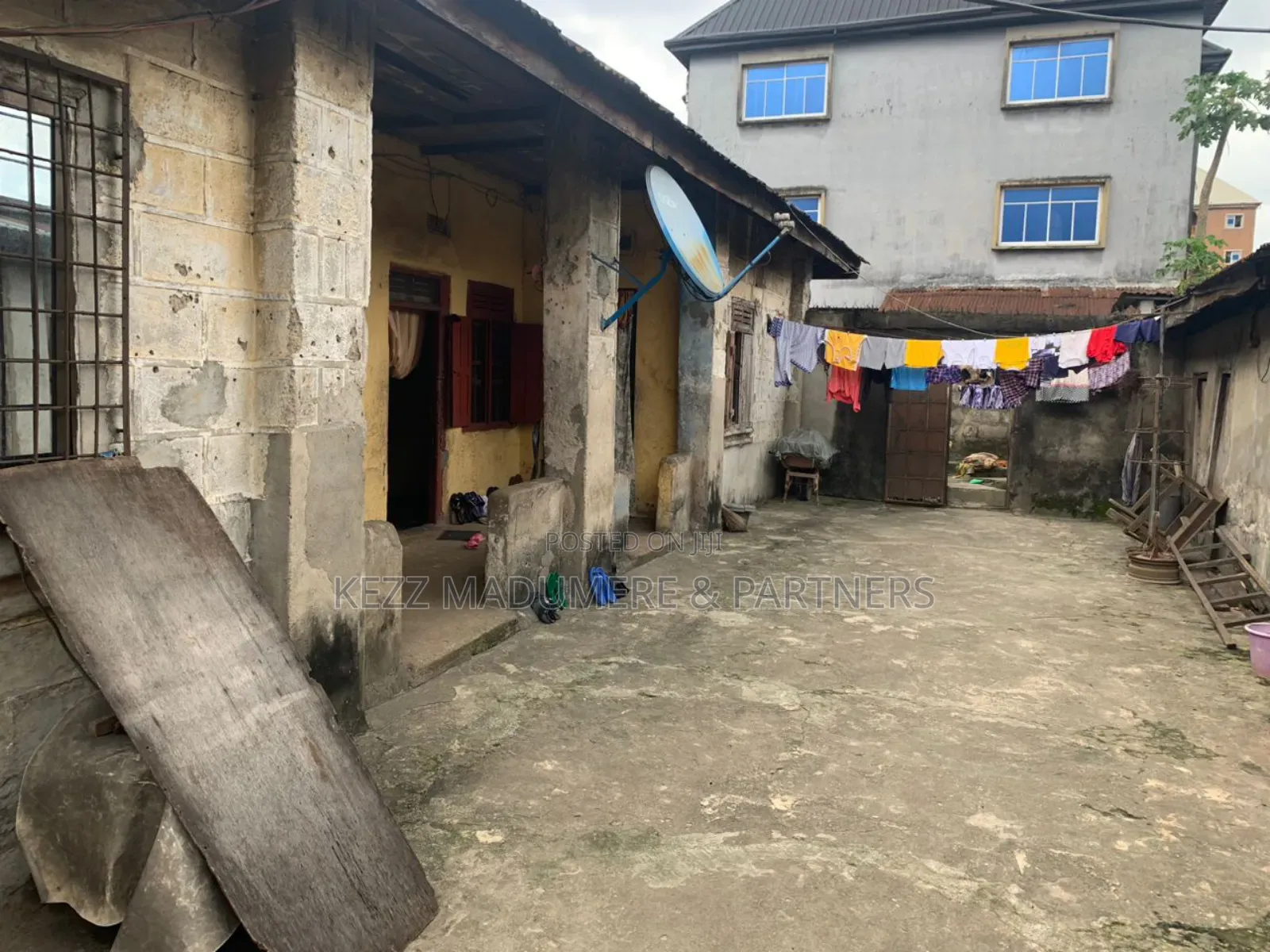 10bdrm Bungalow in Ehi Road , Aba, Abia for sale