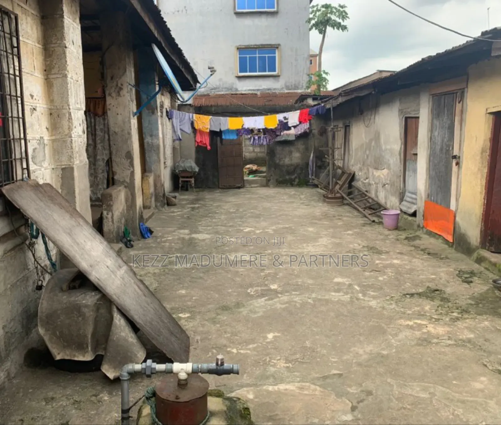 10bdrm Bungalow in Ehi Road , Aba, Abia for sale